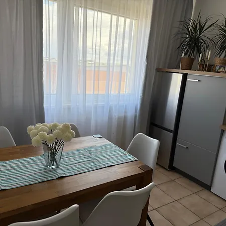 Gaius - 3 Schlafzimmer, Balkon & Kostenlose Parkplaetze In Apartman